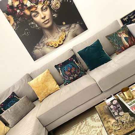 Barcelona Chic Apartments- Free Parking - 10 Min From Bcn City Centre By Metro Exterior foto