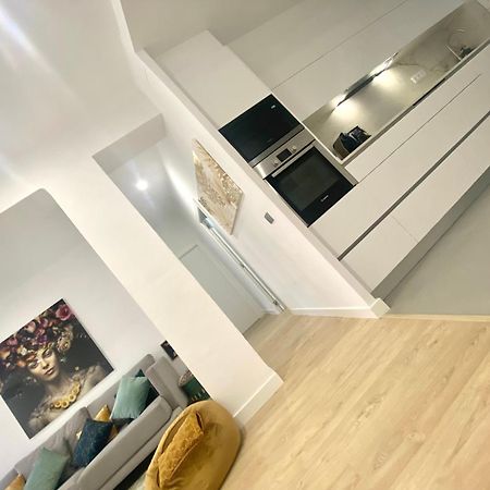 Barcelona Chic Apartments- Free Parking - 10 Min From Bcn City Centre By Metro Exterior foto