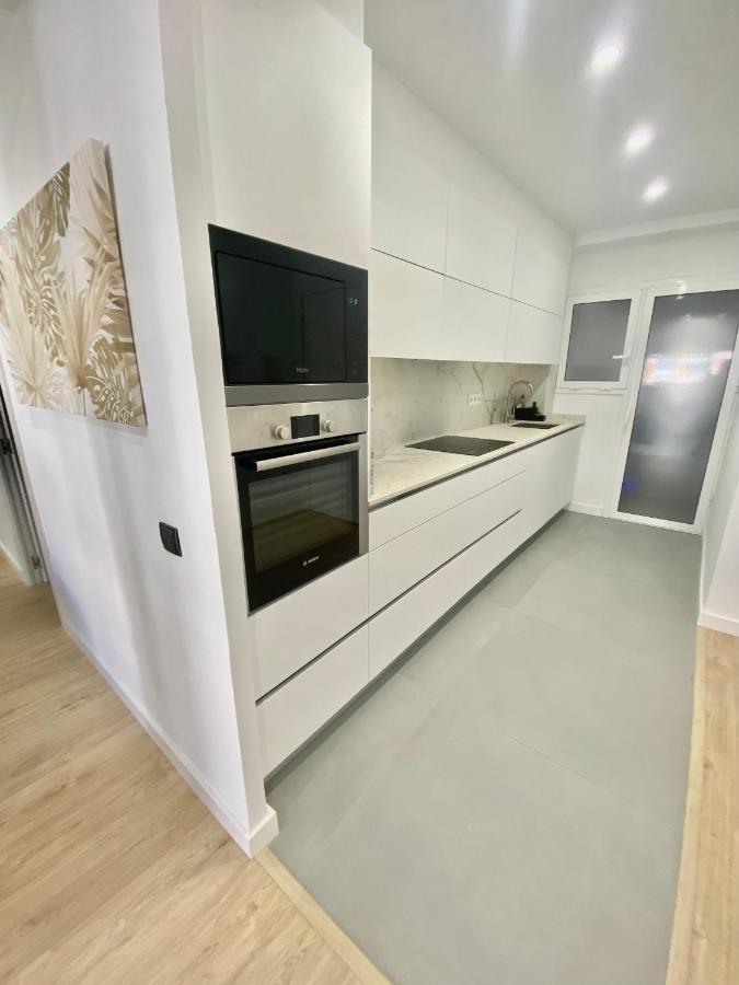 Barcelona Chic Apartments- Free Parking - 10 Min From Bcn City Centre By Metro Exterior foto