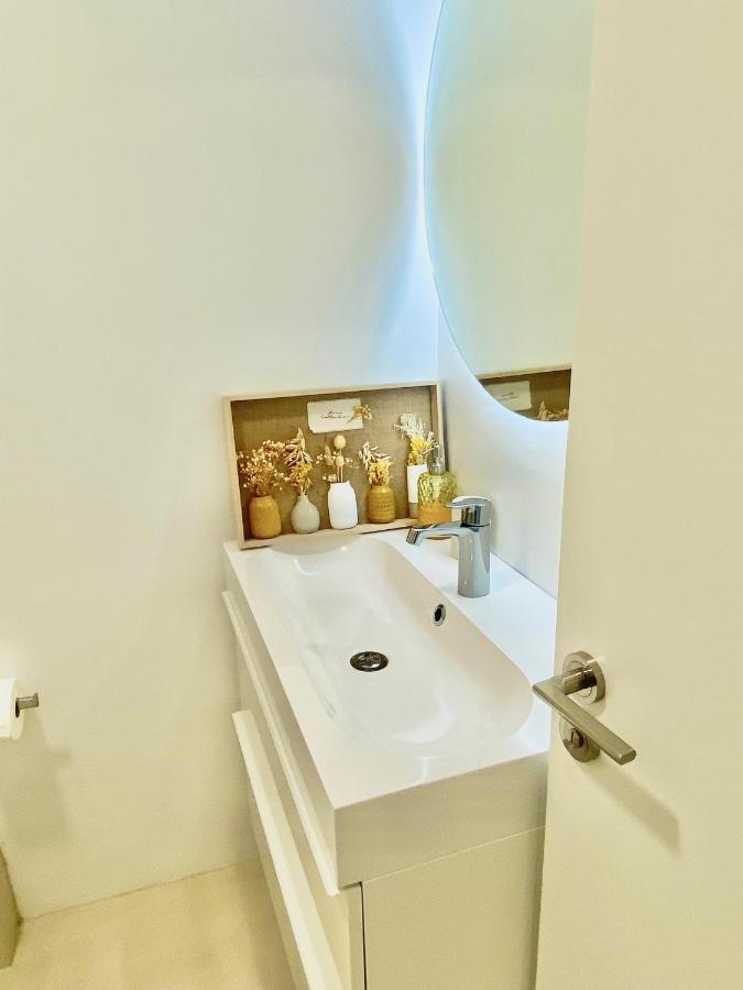 Barcelona Chic Apartments- Free Parking - 10 Min From Bcn City Centre By Metro Exterior foto